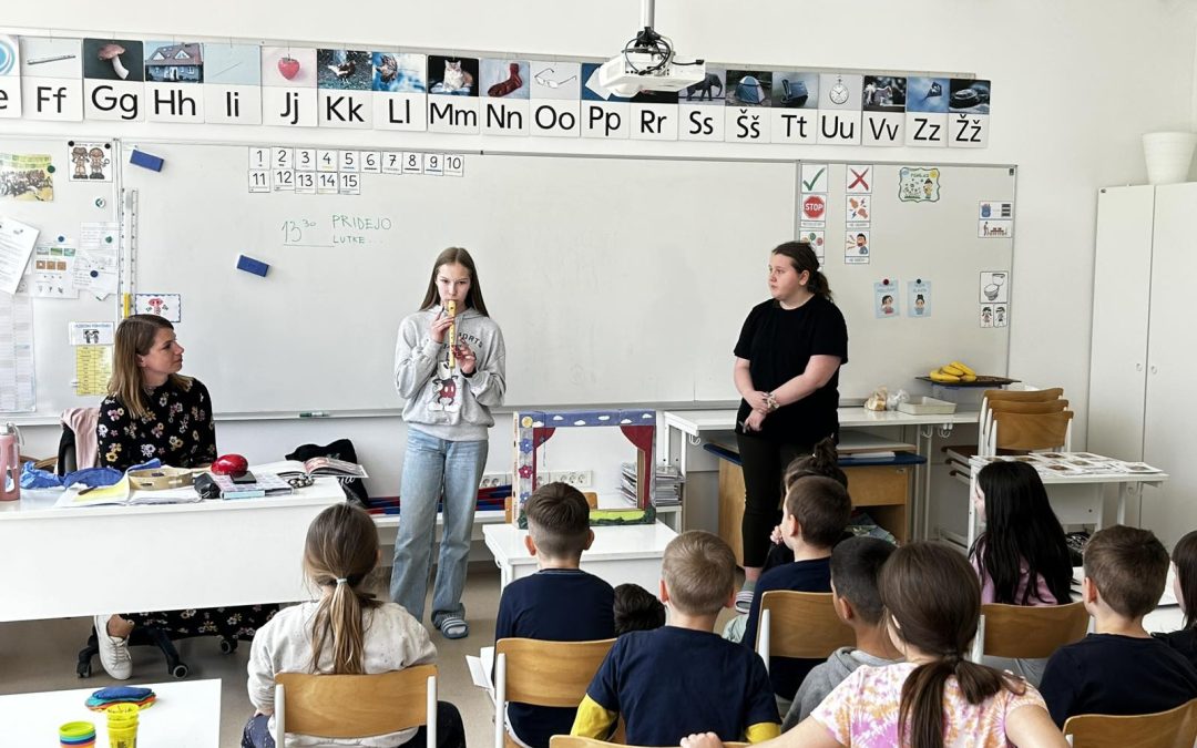 Z mini gledališčem gostovali v 1. in 2. razredu